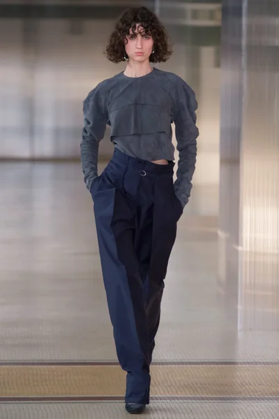 Look 25
